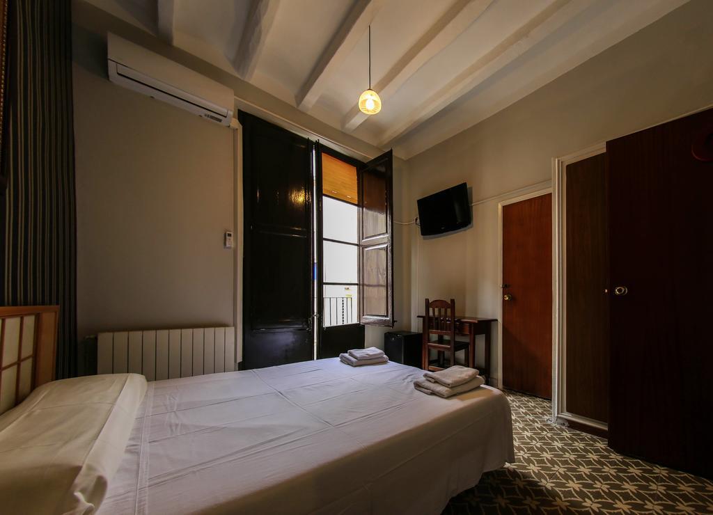 Hostal Santa Teresa Reus Exteriör bild