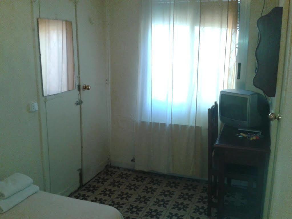 Hostal Santa Teresa Reus Exteriör bild
