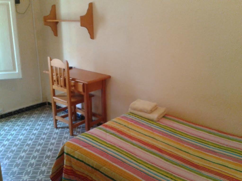 Hostal Santa Teresa Reus Exteriör bild