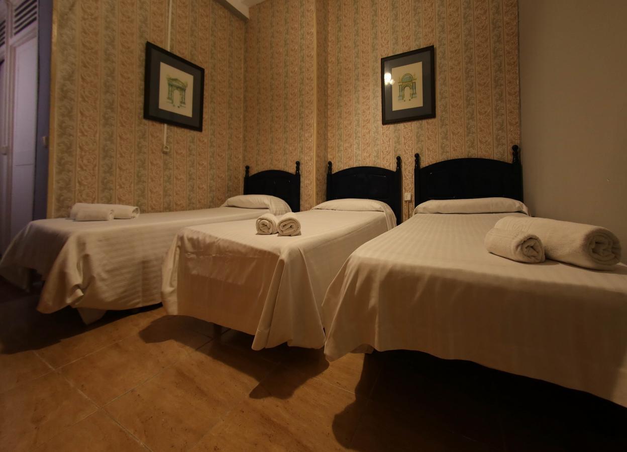 Hostal Santa Teresa Reus Exteriör bild